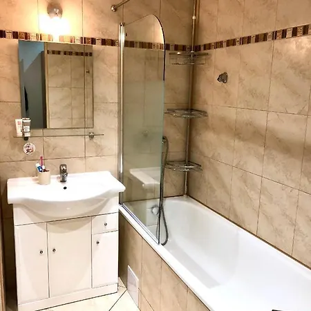 アパート Tatry - Spacious 3bd, Netflix & Fast Internet