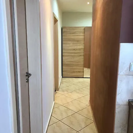 Tatry - Spacious 3bd, Netflix & Fast Internet Apartment *