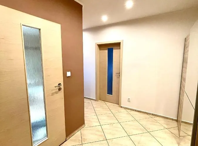 Tatry - Spacious 3bd, Netflix & Fast Internet Διαμέρισμα *